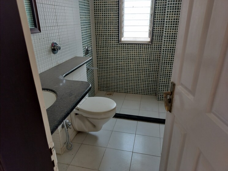Bathroom, mirchandani-palms 3 Bedroom 1650 Sq.Ft. Apartment In Rahatani Pune 8524560