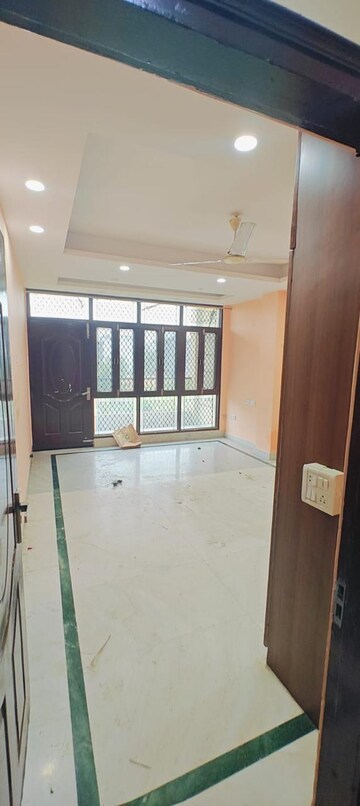 Room in 2 BHK Apartment at Satya The Hermitage, Sector 103 – for Rent