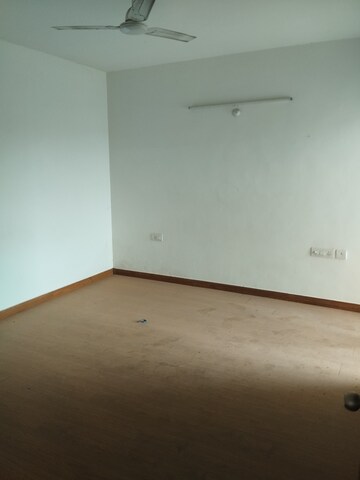 Room in 3 BHK Apartment at BBD Green City Sun Breeze Apartments, Gomti Nagar – for Rent