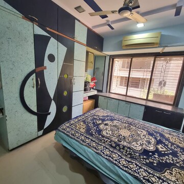 Bedroom in 3 BHK Apartment at Malad East – for Rent
