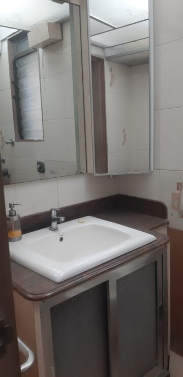  2 BHK Apartment at Ganesh Krupa CHS Santacruz, Santacruz West – for Rent