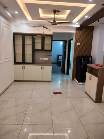 Room in 3.5 BHK Apartment at Rishita Manhattan, Gomti Nagar – for Rent