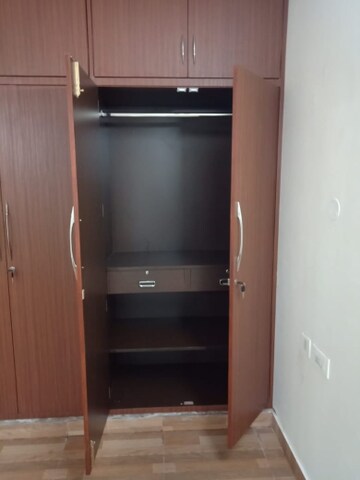 Room in 3 BHK Apartment at UPAVP Bhagirathi Enclave, Raebareli Road – for Rent