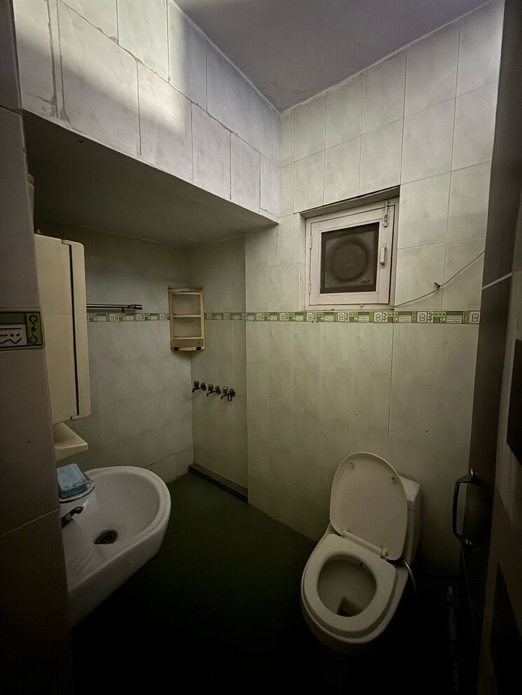 Bathroom, govindpuri 1 Bedroom 600 Sq.Ft. Builder Floor In Govindpuri Delhi 8524925