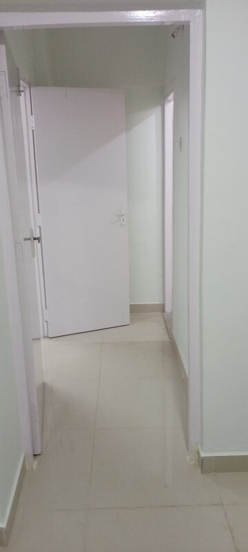 Room in 1 BHK Apartment at Takshila CHS, Andheri East – for Rent