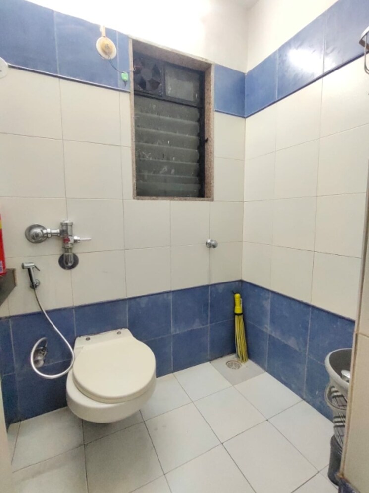 Bathroom, suncity-complex 1 Bedroom 550 Sq.Ft. Apartment In Powai Mumbai 8525068