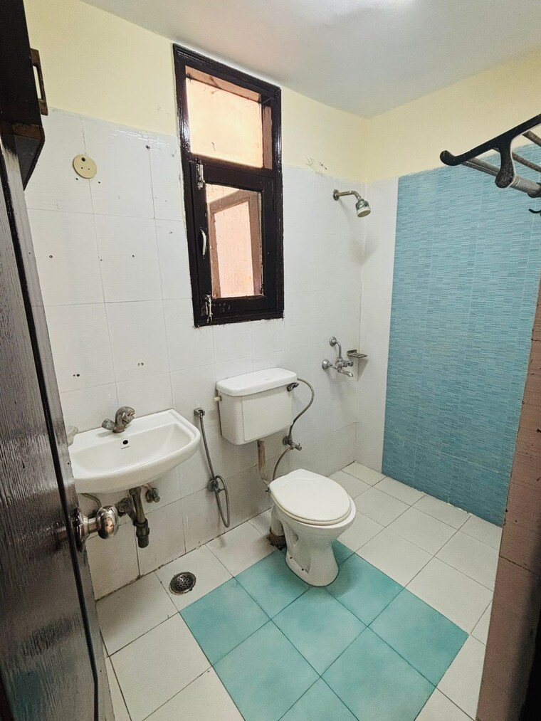 Bathroom, quantum-colonisers-quantum-residency 4 Bedroom 1782 Sq.Ft. Apartment In Raj Nagar Extension Ghaziabad 8525098