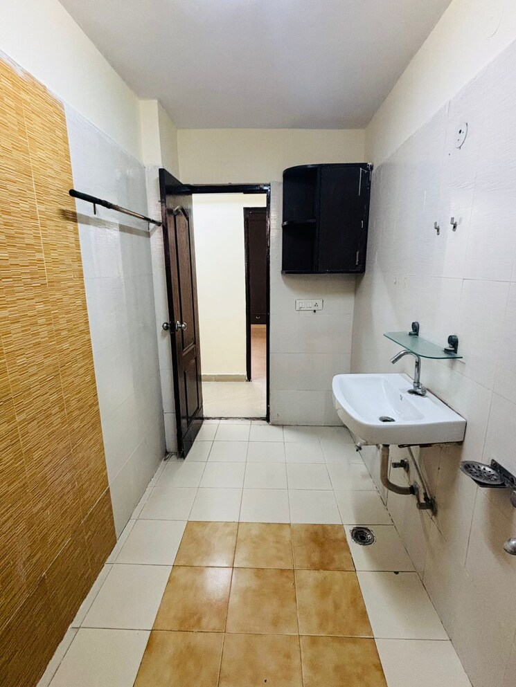 Bathroom, quantum-colonisers-quantum-residency 4 Bedroom 1782 Sq.Ft. Apartment In Raj Nagar Extension Ghaziabad 8525098