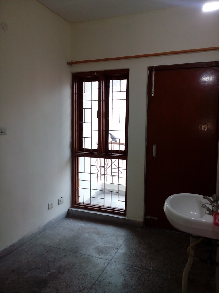Bathroom, molarband 1 Bedroom 516 Sq.Ft. Apartment In Molarband Delhi 8525103