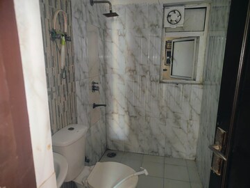 Bathroom in 3 BHK Apartment at Amrapali Silicon City, Sector 76 – for Rent