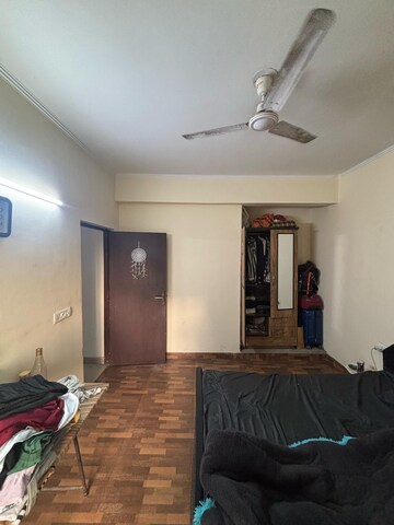 Room in 3 BHK Apartment at Amrapali Silicon City, Sector 76 – for Rent