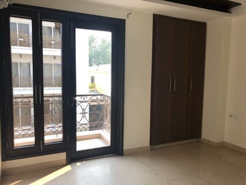 Bedroom in 3 BHK Builder Floor at Sarvapriya Vihar – for Rent