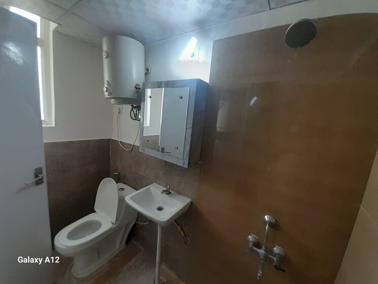 Bathroom, suncity-avenue-76 2 Bedroom 735 Sq.Ft. Apartment In Sector 76 Gurgaon 8525667