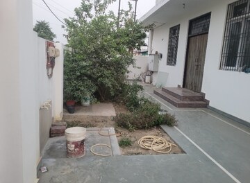 1 BHK Villa – Garden View at Aliganj - for Rent