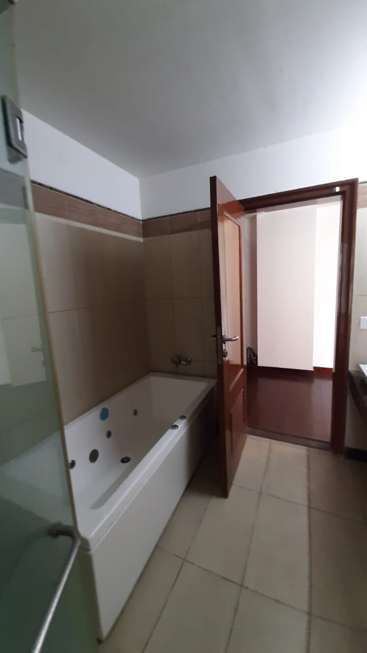 Bathroom, jaypee-greens-the-castille 3 Bedroom 2190 Sq.Ft. Apartment In Jaypee Greens Greater Noida 8525756