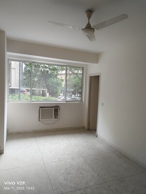 Room in 3 BHK Apartment at DLF Ridgewood Estate, Dlf Phase iv – for Sale