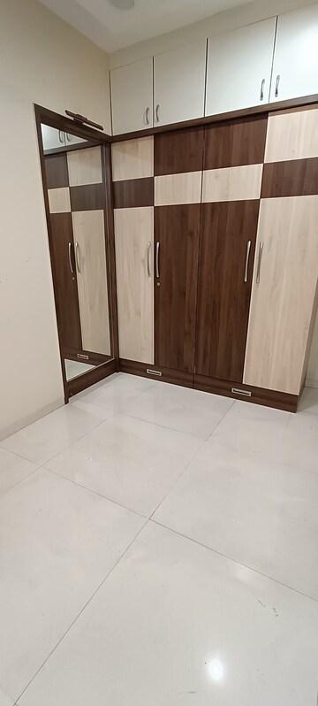 Room in 2 BHK Apartment at Raheja Gardens, Wanwadi – for Rent
