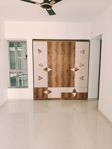 2 BHK Apartment For Rent in Kalpataru Immensa, Kolshet Road