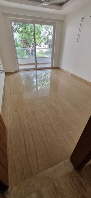 Room in 3 BHK Apartment at Pioneer Park Phase 1, Sector 61 – for Sale