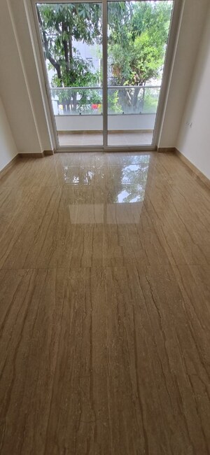 Room in 3 BHK Apartment at Pioneer Park Phase 1, Sector 61 – for Sale