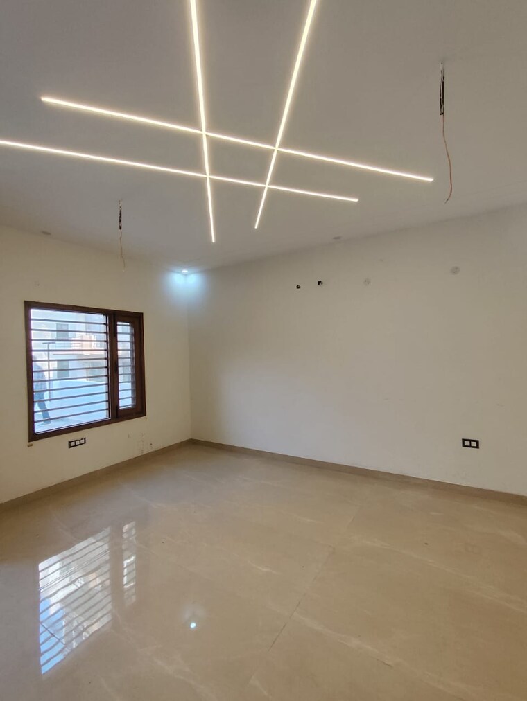 Room, prem-satyam-swastik-apartment 3.5 Bedroom 216 Sq.Yd. Independent House In Patiala Road Zirakpur 8526018