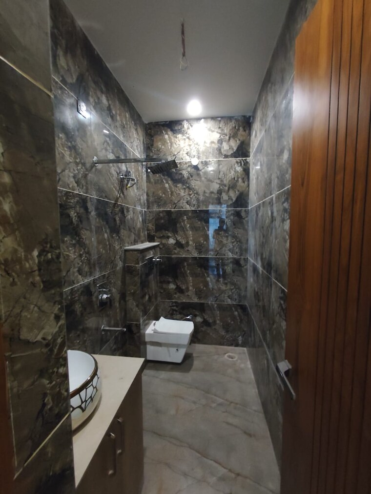 Attached Bathroom, prem-satyam-swastik-apartment 3.5 Bedroom 216 Sq.Yd. Independent House In Patiala Road Zirakpur 8526018