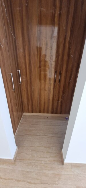  2.5 BHK Apartment at Pioneer Park Phase 1, Sector 61 – for Sale