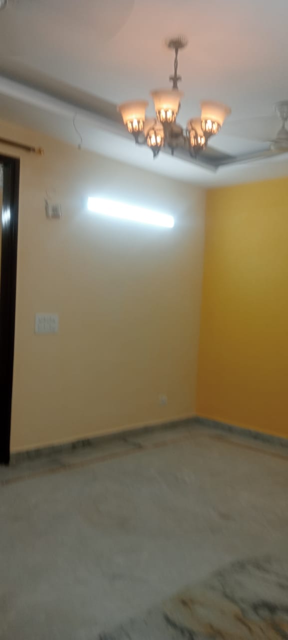 3 BHK + Pooja Room,Servant Room,Study Room,Extra Room Builder Floor For Sale in Govindpuri