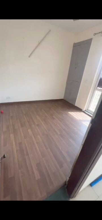Room in 3 BHK Apartment at BPTP Parkland Pride, Sector 77 – for Rent