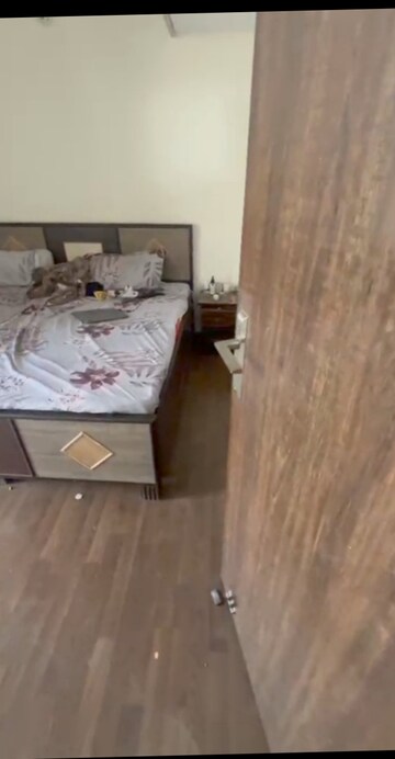 Room in 3 BHK Apartment at BPTP Parkland Pride, Sector 77 – for Rent