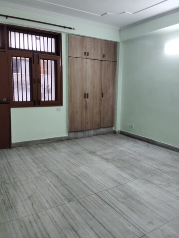 Room in 3 BHK Independent House at Sector 49 – for Rent
