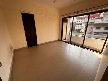 2 BHK Apartment For Rent in Dheeraj Valley, Goregaon East