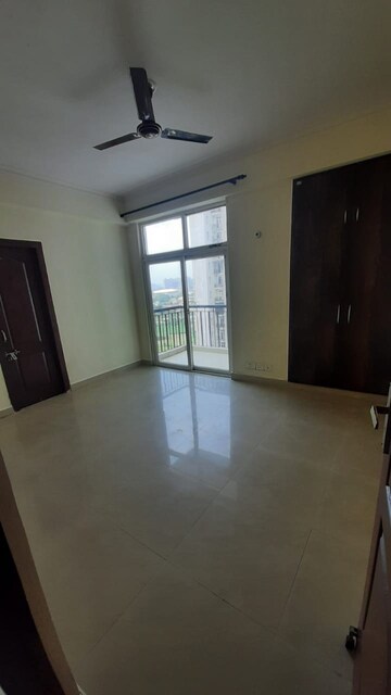 Room in 3.5 BHK Apartment at Amrapali Zodiac, Sector 120 – for Rent