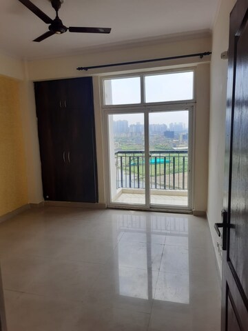 Room in 3.5 BHK Apartment at Amrapali Zodiac, Sector 120 – for Rent