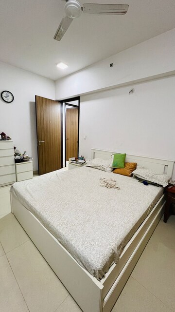 Room in 4 BHK Apartment at Lodha Venezia, Parel – for Rent