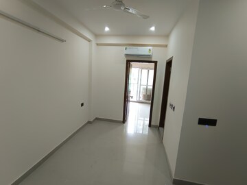 Room in 1 BHK Builder Floor at Ansal Sushant Lok I, Sector 43 – for Rent