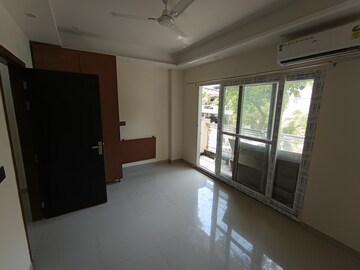 Room in 1 BHK Builder Floor at Ansal Sushant Lok I, Sector 43 – for Rent