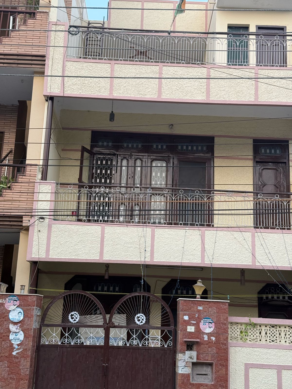 6 BHK Independent House For Sale in 3 Story Independent House