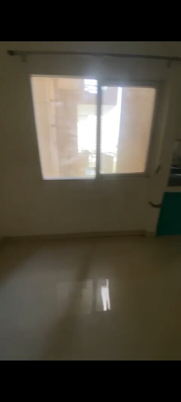 Room in 2 BHK Apartment at Signature Global Orchard Avenue, Sector 93 – for Rent
