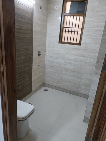 Attached Bathroom in 5 BHK Apartment at Rajendra Nagar Sector 2 – for Rent