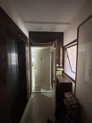 Living Room in 4 BHK Apartment at Sindhi Society – for Rent