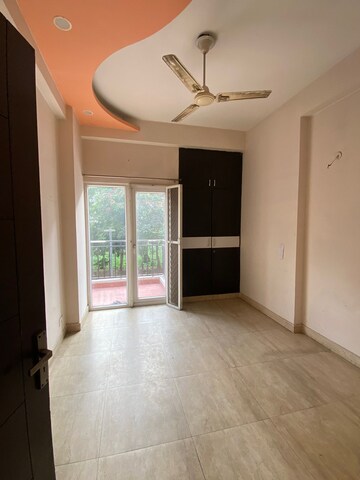 Room in 3 BHK Apartment at Panchsheel Pratistha, Sector 75 – for Rent