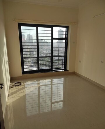 Room in 1 BHK Apartment at K Raheja Heights, Malad East – for Rent