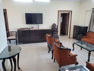 Living Room in 3 BHK Apartment at Chembur – for Rent