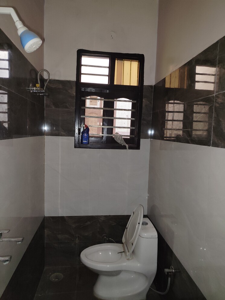 Bathroom, sector 02 2.5 Bedroom 150 Sq.Yd. Builder Floor In Sector 02 Bahadurgarh 8526773
