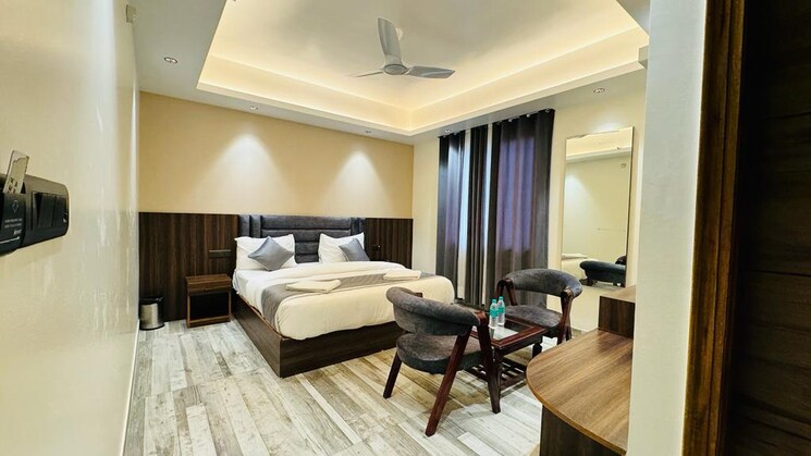Room, sector 50 6+ Bedroom 450 Sq.Mt. Independent House In Sector 50 Noida 8526848