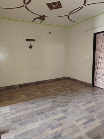 Room in 3.5 BHK Builder Floor at Sector 2 – for Rent