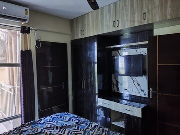 Room in 2.5 BHK Apartment at Vasundhara Enclave – for Rent