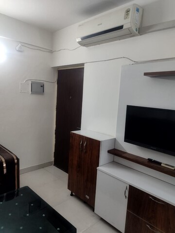 Room in 2 BHK Apartment at Signature Global Synera, Sector 81 – for Rent