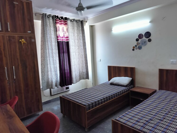 Room, sector 37 Pg For Girls In Sector 37 8526860